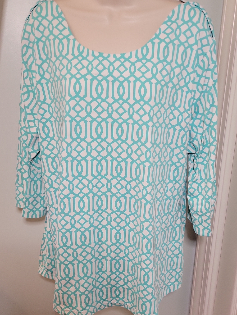 Lulu-B Geometric Scoop Neck Tunic in Aqua and White Size XL
